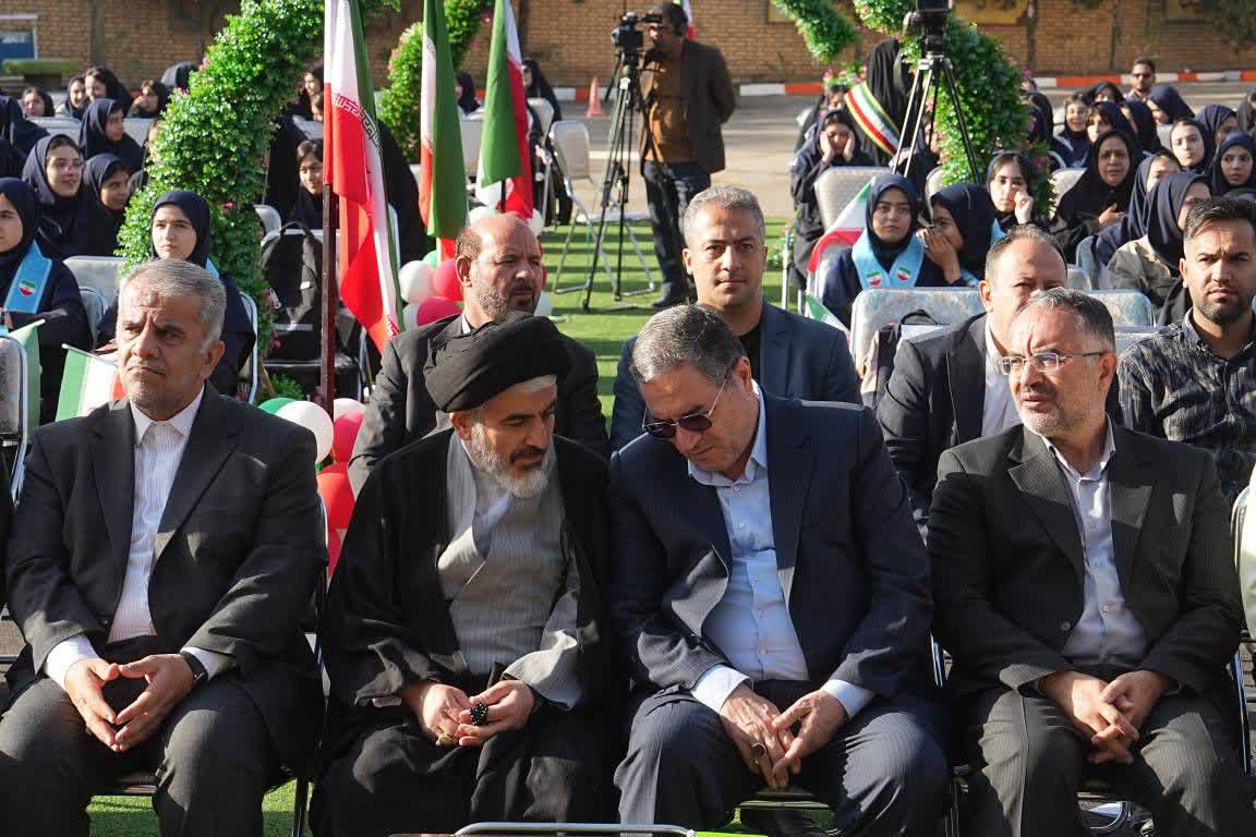 زنگ مهر در آذربایجانغربی با گرامیداشت شهدای دانشآموز به صدا درآمد + تصاویر