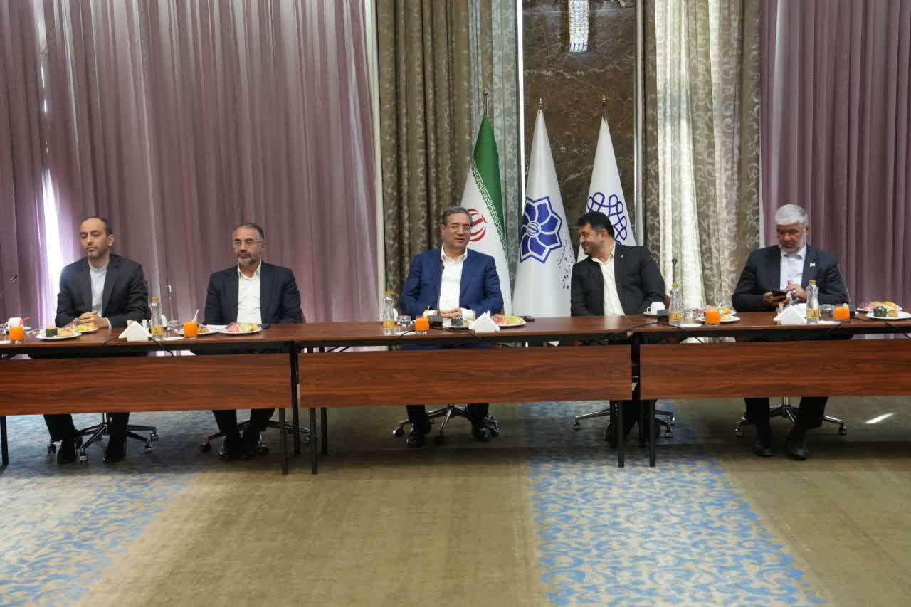 برگزاری نشست مشترک استاندار آذربایجانغربی با سفرای ازبکستان، اروگوئه، سریلانکا، فیلیپین و قرقیزستان