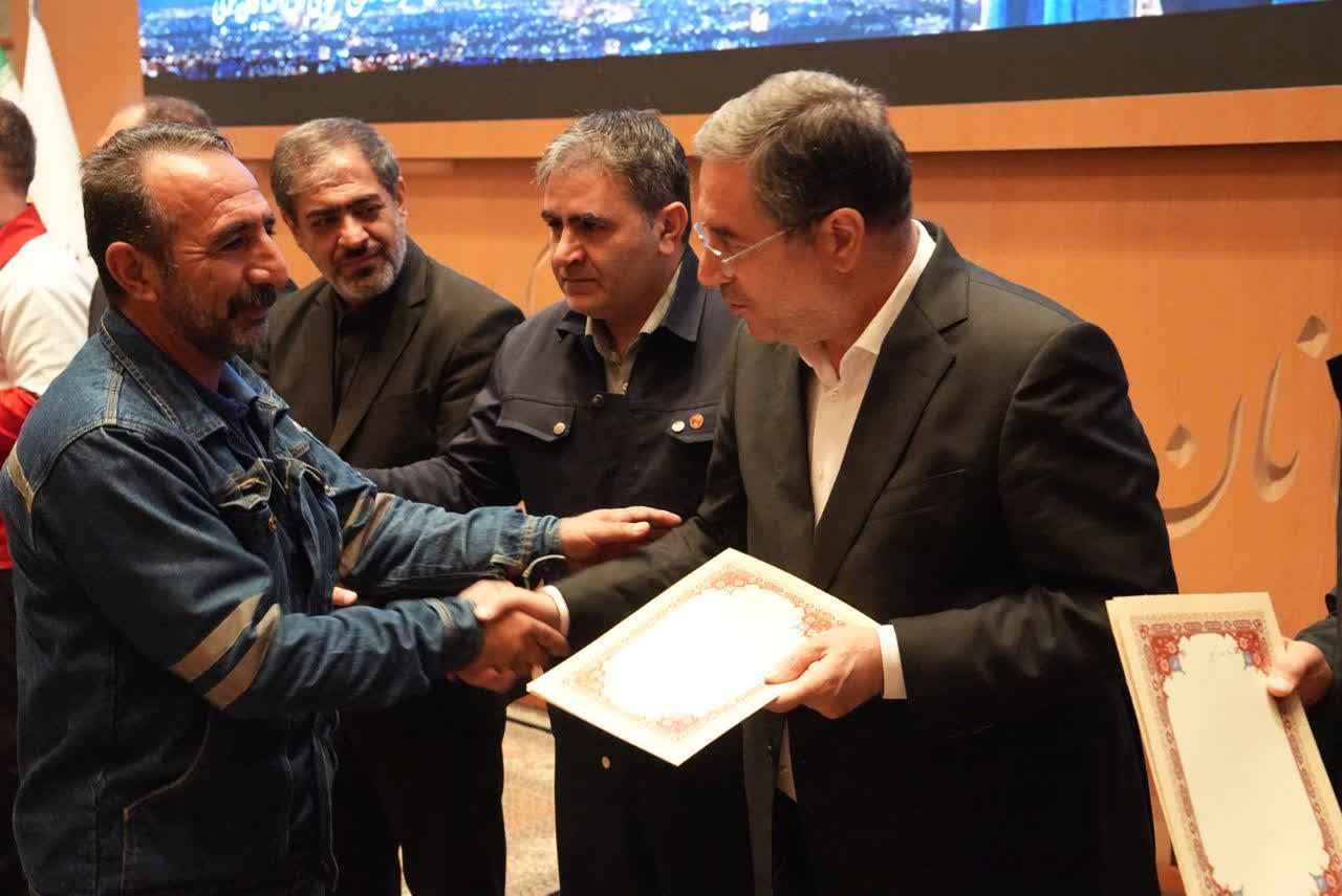 آلبوم تصویری / برگزاری آیین تجلیل از سیمبانان و دکل‌بانان صنعت برق آذربایجان‌غربی