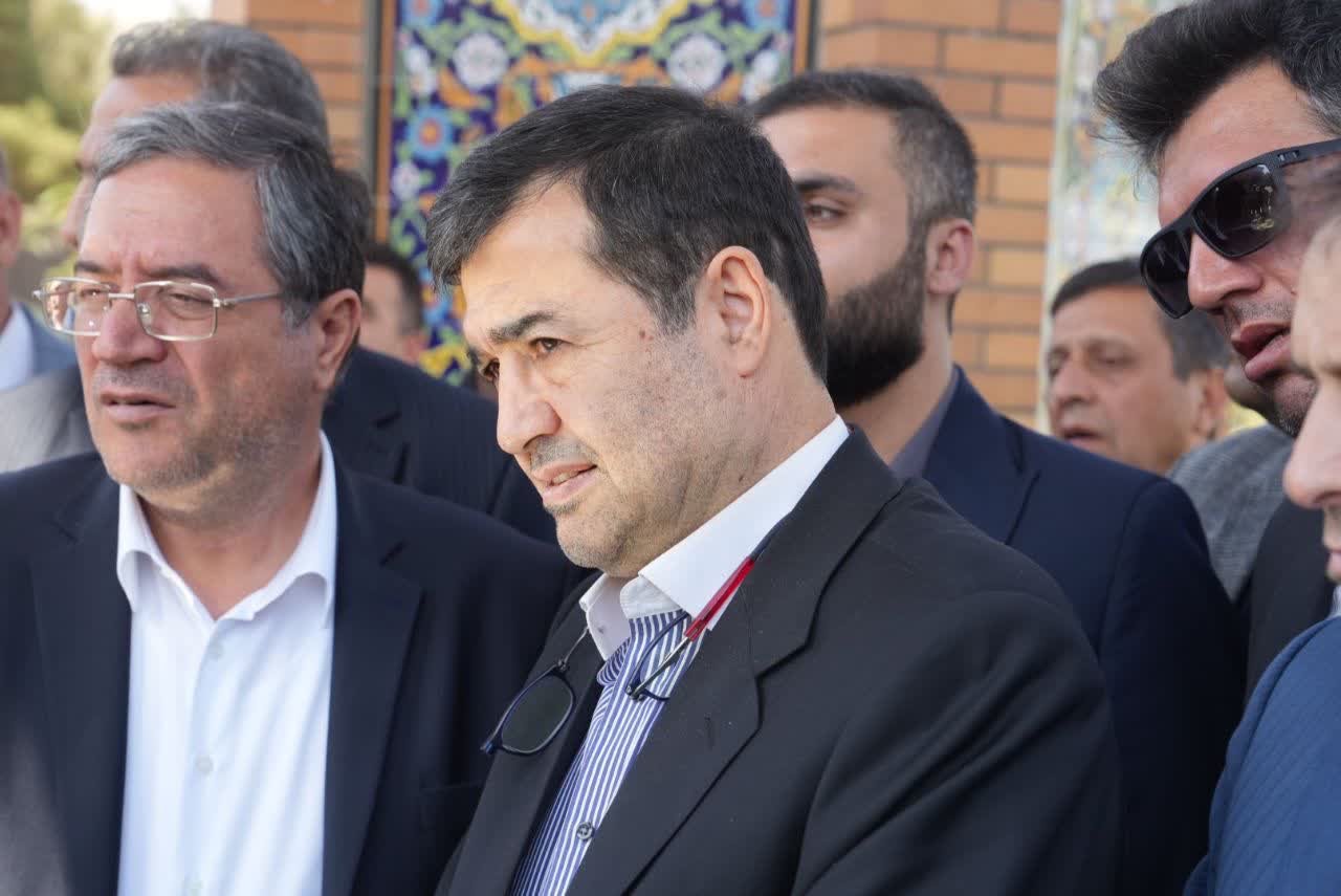 ادای احترام وزیر ورزش و جوانان و استاندار آذربایجانغربی به مقام شامخ شهدا + تصاویر