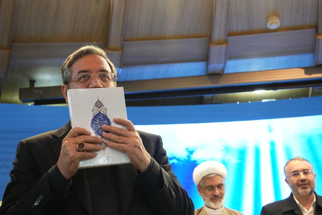 برگزاری آیین تبیین طرح زندگی با آیهها و رونمایی از 10 هزار جلد قرآن کریم در ارومیه + تصاویر