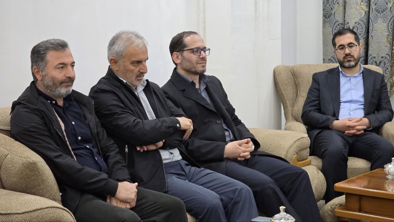 دیدار معاون استاندار آذربایجان‌غربی با خانواده‌های معزز شهدای جنگ رمضان در ماکو + تصاویر