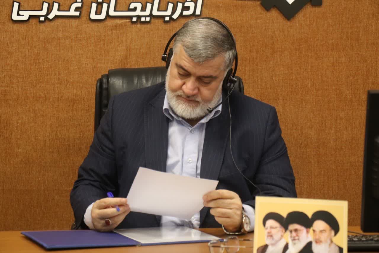 تداوم حضور استاندار آذربایجانغربی در سامانه تلفنی 111 سامد + تصاویر
