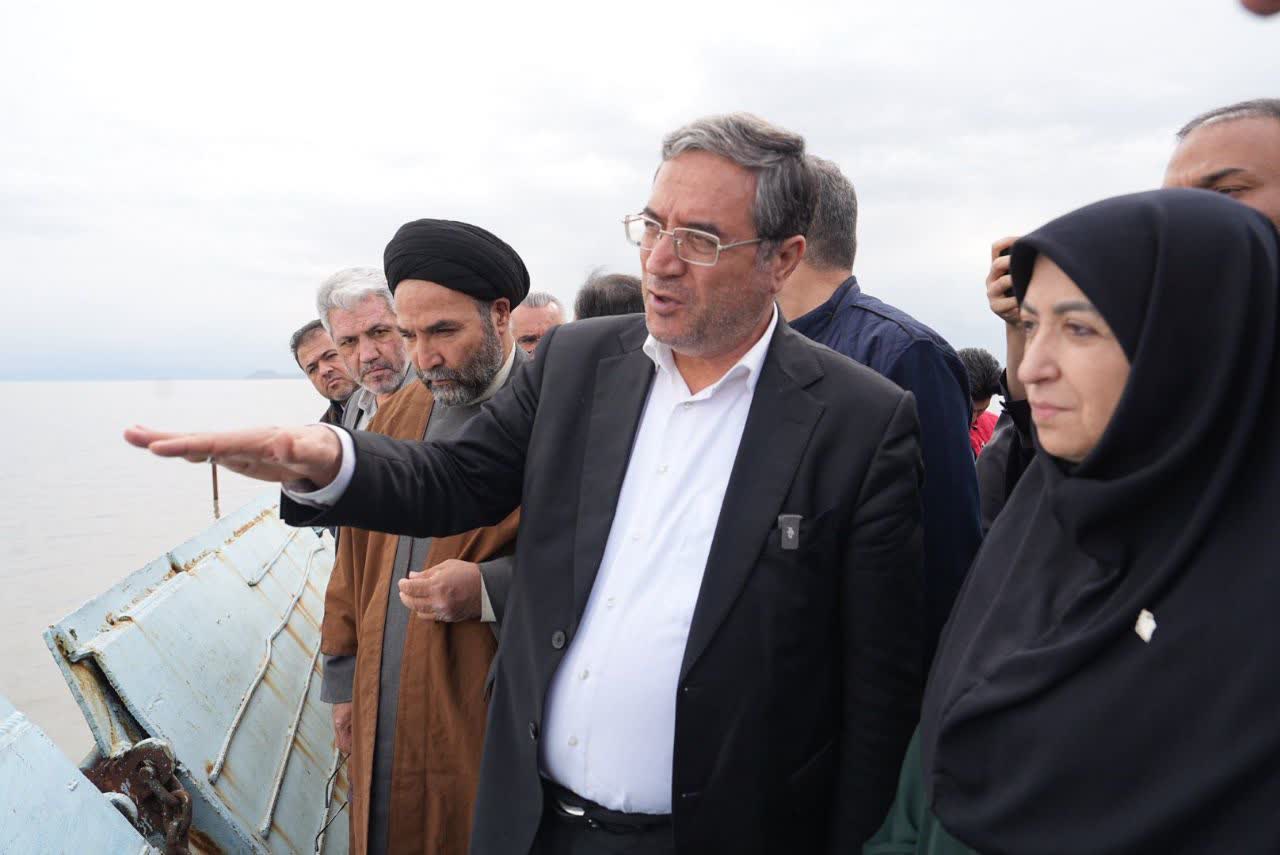 آلبوم تصویری / بازدید معاون رئیس‌جمهور و استاندار آذربایجان‌غربی از دریاچه ارومیه