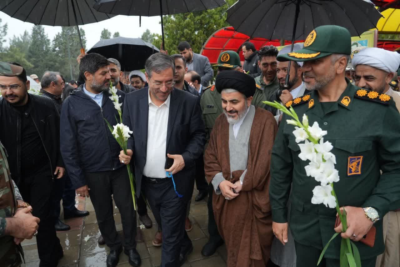 حضور استاندار آذربایجانغربی در گلزار شهدای ارومیه به مناسبت گرامیداشت هفته شهدای خدمت + تصاویر