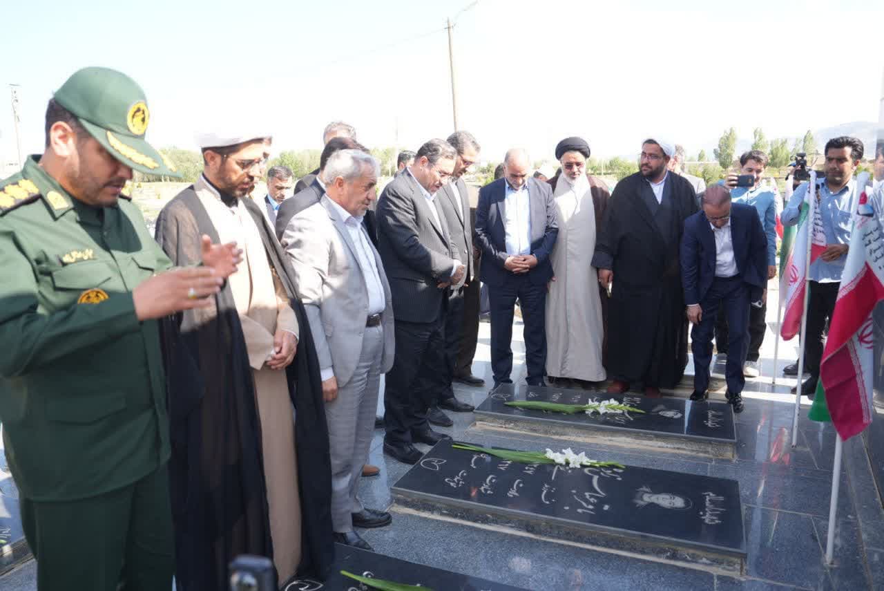 ادای احترام استاندار آذربایجانغربی به مقام شامخ شهدای چالدران + تصاویر