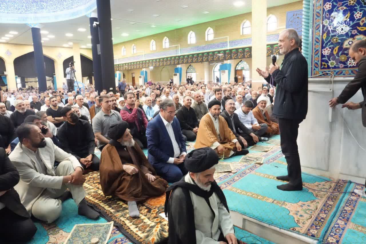 حضور رئیسجمهور در نماز جمعه ارومیه + تصاویر