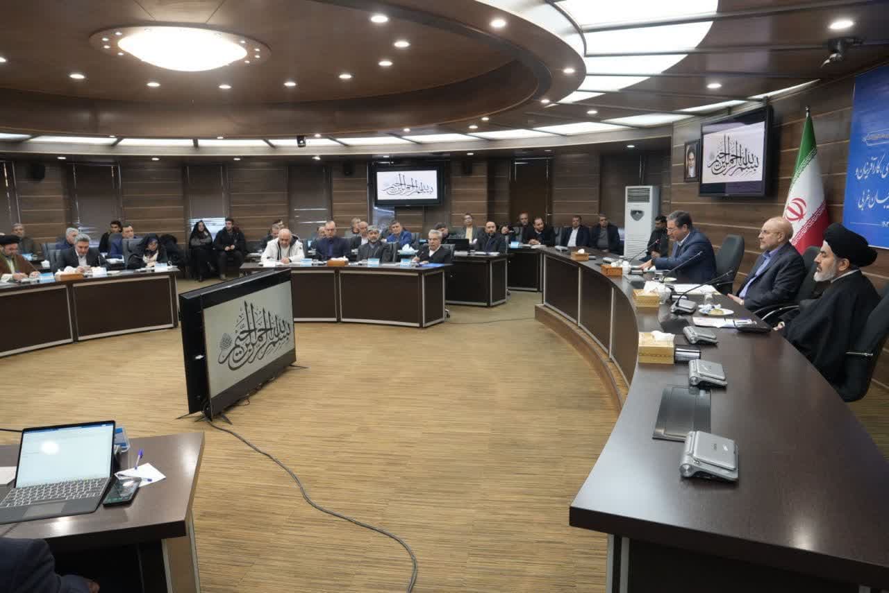 برگزاری نشست فعالان اقتصادی، کارآفرینان و تولیدکنندگان آذربایجانغربی با رئیس مجلس شورای اسلام + تصاویر