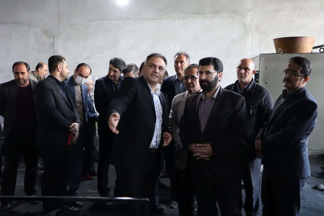 بازدید معاون هماهنگی امور اقتصادی استاندار آذربایجان غربی از دو شرکت تولیدی و صنعتی در ارومیه + تصاویر