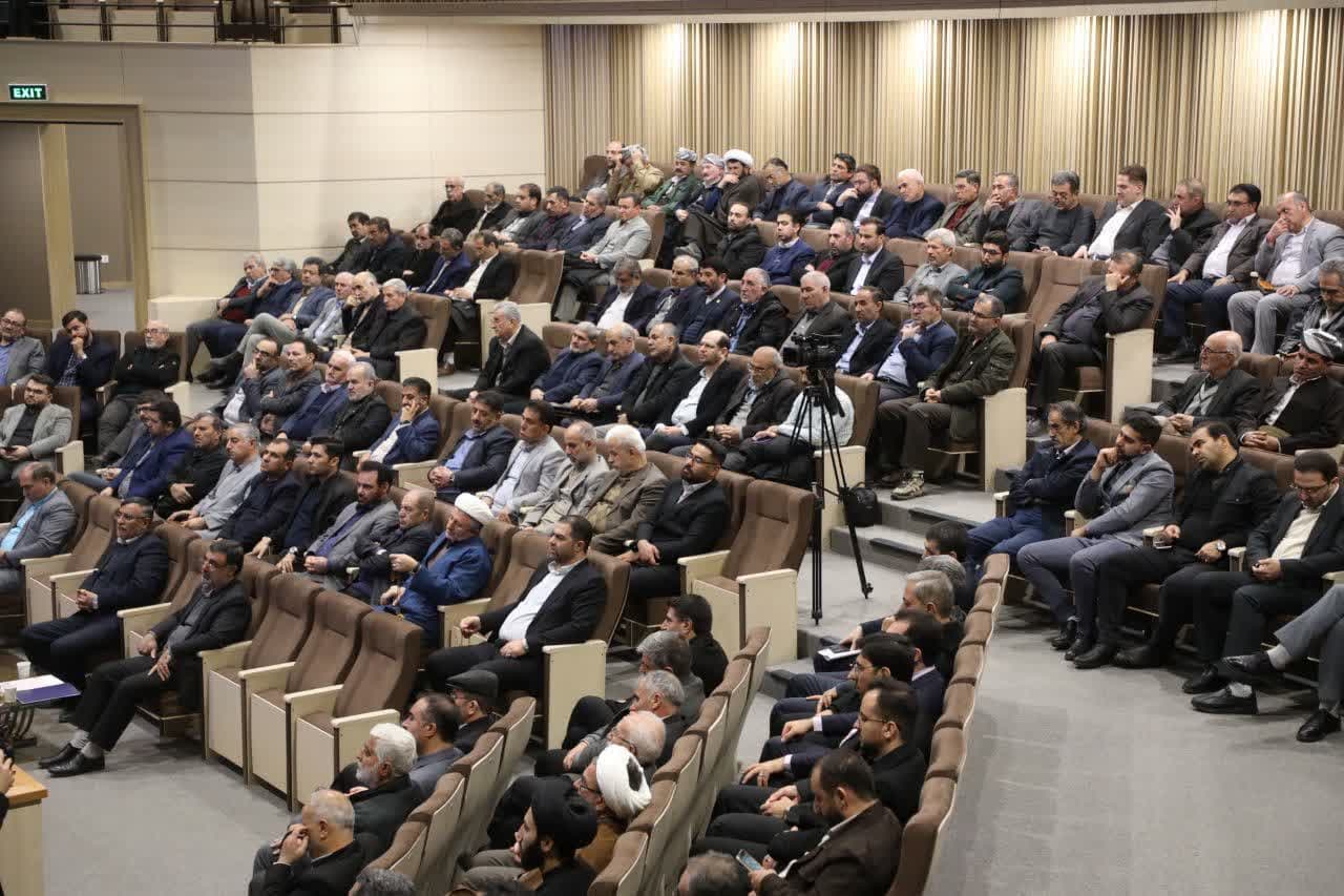 برگزاری نشست صمیمی جمعی از منتخبین اقشار مختلف مردم با استاندار آذربایجانغربی + تصاویر