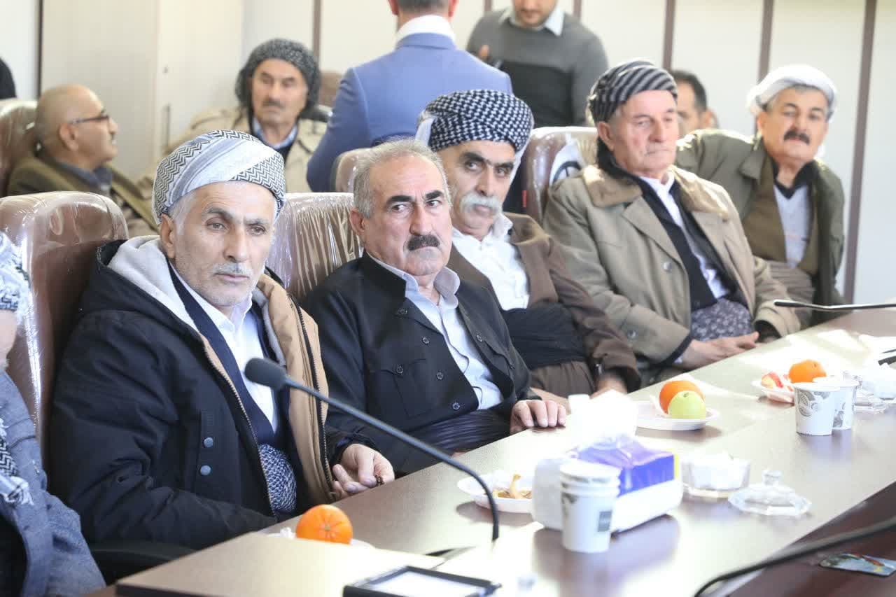 آلبوم تصویری / دیدار استاندار آذربایجانغربی با جمعی از روحانیون، سران طوایف و عشایر شهرستان پیرانشهر
