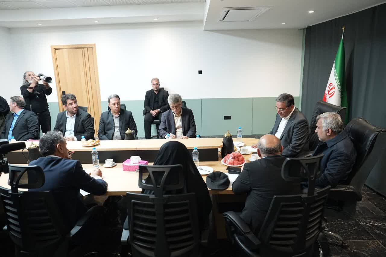 برگزاری نشست راهبردی استاندار آذربایجان‌غربی و معاون وزیر امور خارجه در مرز بازرگان + تصاویر