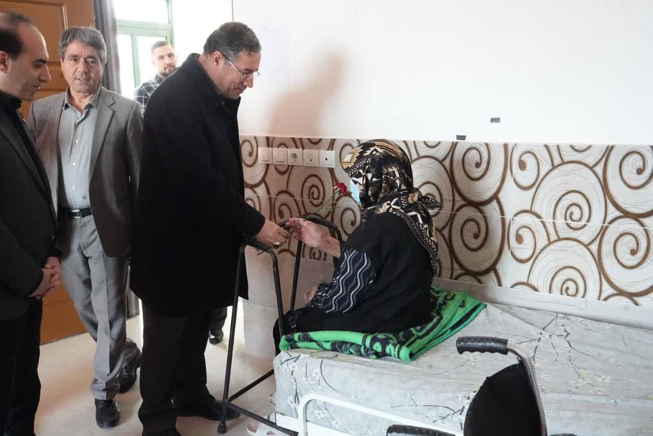 دیدار استاندار آذربایجان‌غربی با مادران سالمند در شهرستان نقده + تصاویر