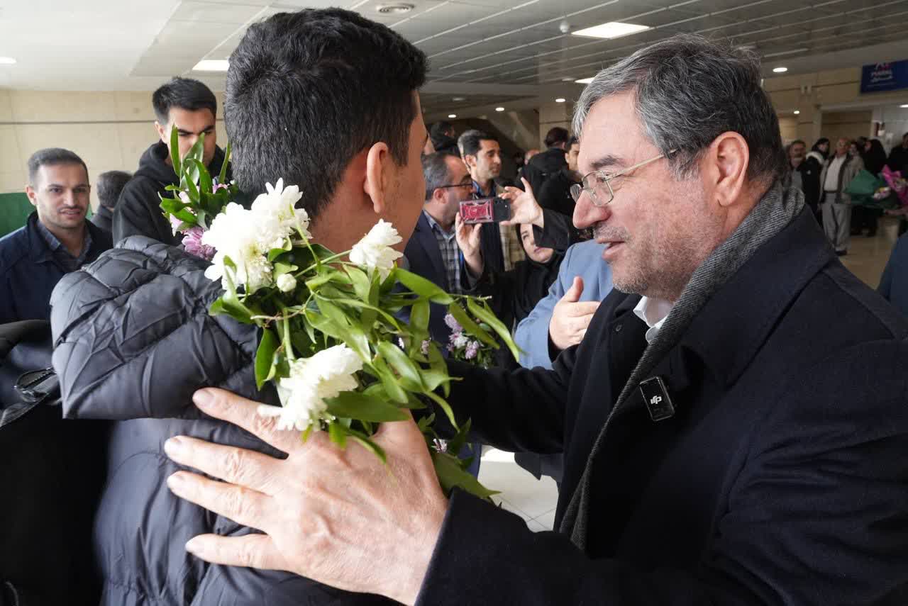 استقبال استاندار آذربایجان‌غربی از قهرمانان والیبال دانش‌آموزی ایران + تصاویر