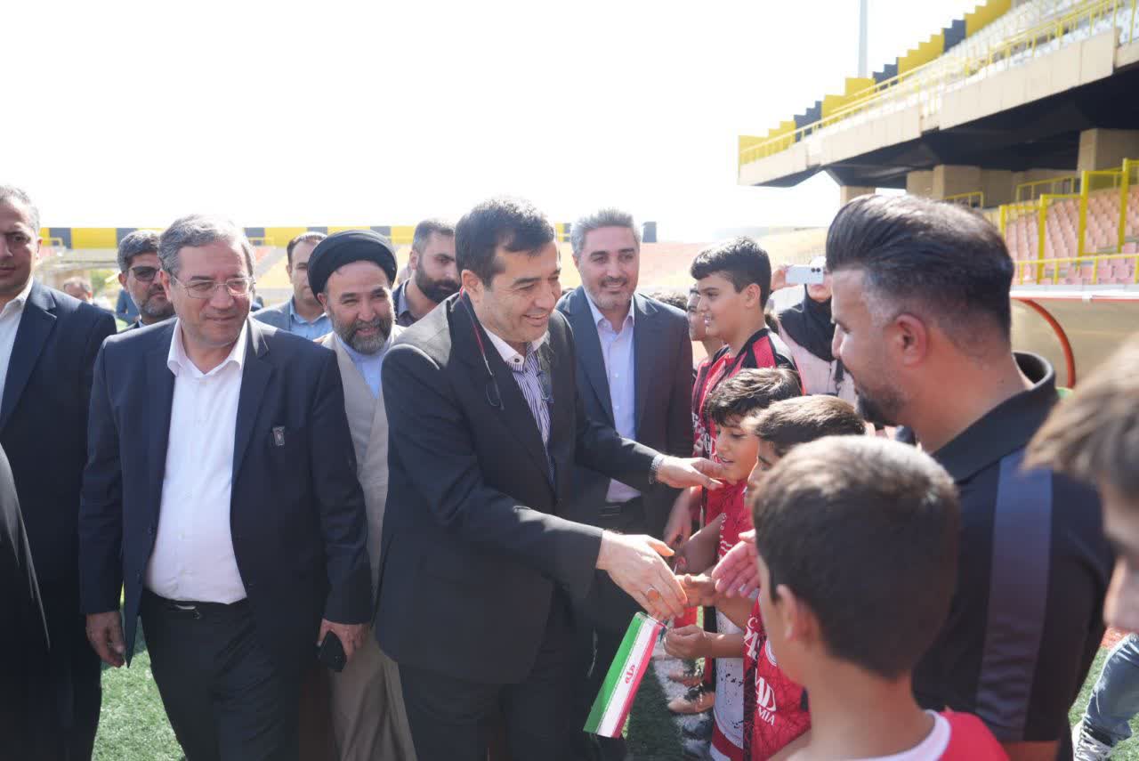 بازدید وزیر ورزش و جوانان از ورزشگاه 15 هزار نفری شهید باکری ارومیه + تصاویر