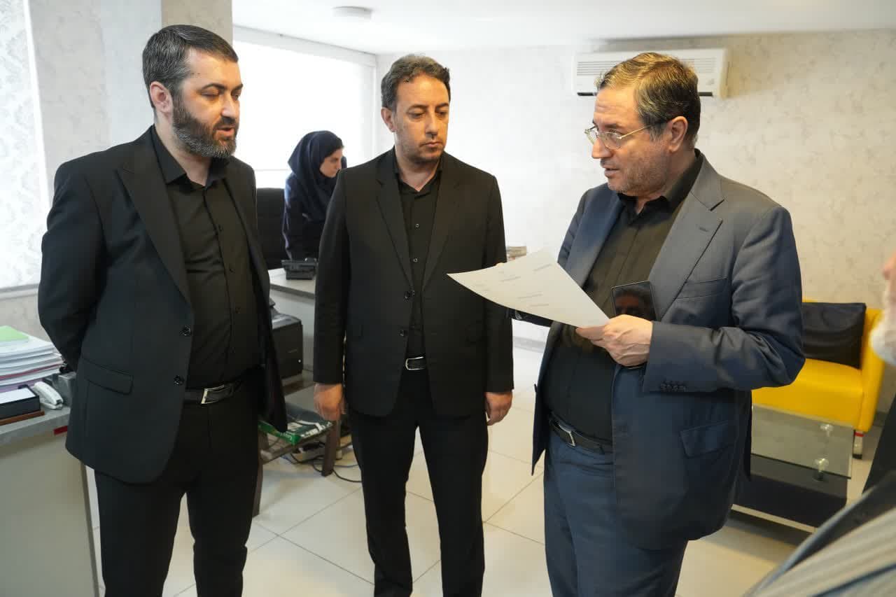 حضور سرزده استاندار آذربایجانغربی در اداره کل امور اقتصادی و دارایی استان + تصاویر