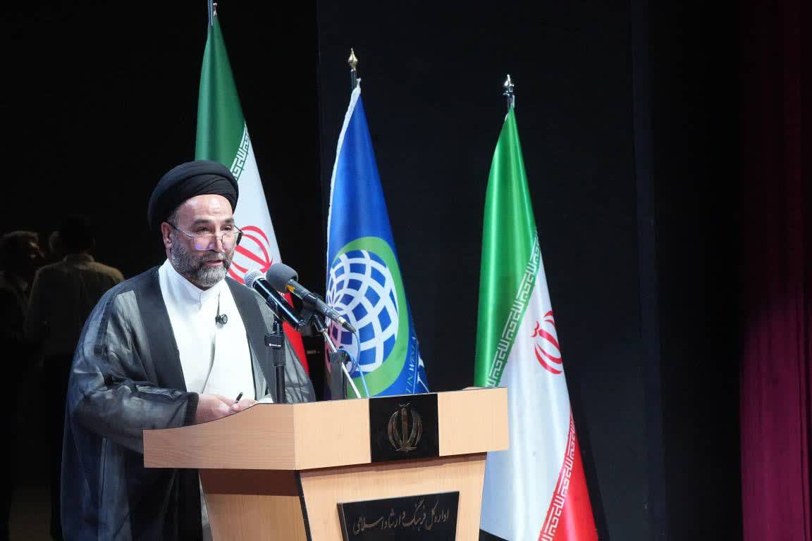 آلبوم تصویری / تجلیل از خدمتگزاران منتخب در جلسه شورای اداری آذربایجانغربی