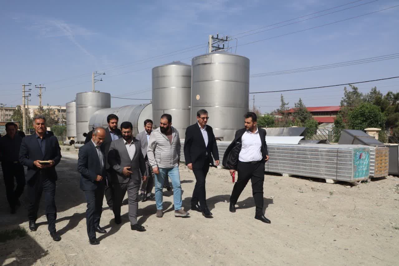 بازدید معاون هماهنگی امور اقتصادی استاندار آذربایجان غربی از روند اجرای دو طرح تولیدی در ارومیه + تصاویر