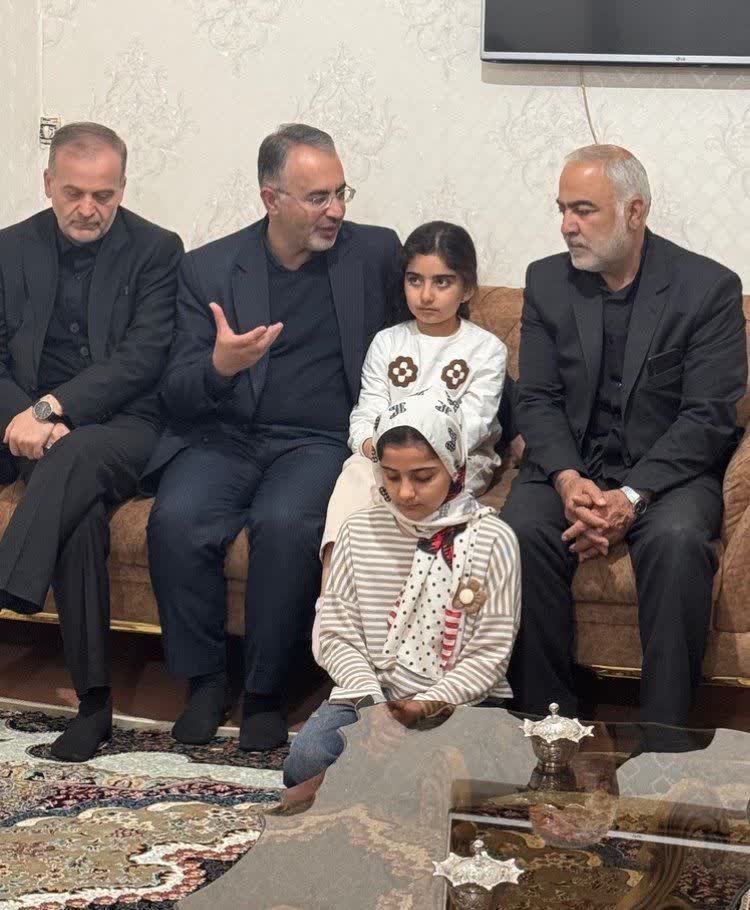 دیدار معاون استاندار آذربایجان‌غربی با خانواده‌های معزز شهدا در شهرستان نقده