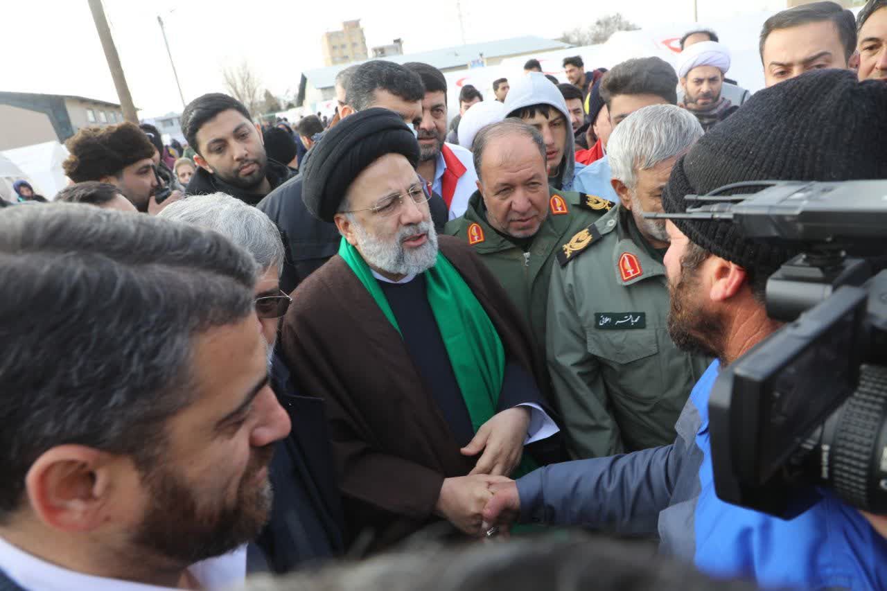 آلبوم تصویری / بازدید رئیس جمهور از روند اسکان اضطراری و برخی از مناطق زلزلهزده شهرستان خوی