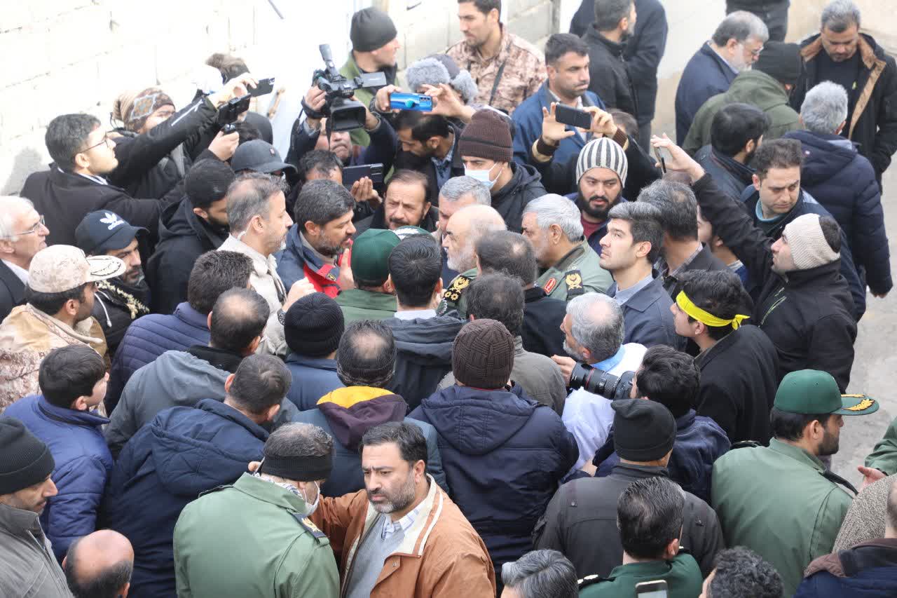 آلبوم تصویری / بازدید فرمانده سپاه پاسداران انقلاب اسلامی از مناطق زلزله زده و کمپ های اسکان اضطراری در خوی