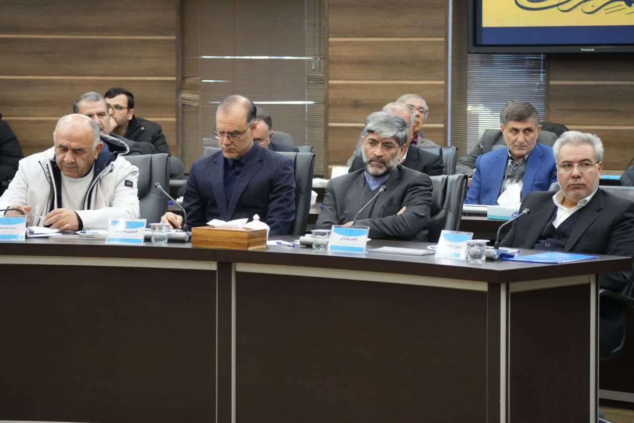 برگزاری نشست فعالان اقتصادی، کارآفرینان و تولیدکنندگان آذربایجانغربی با رئیس مجلس شورای اسلام + تصاویر