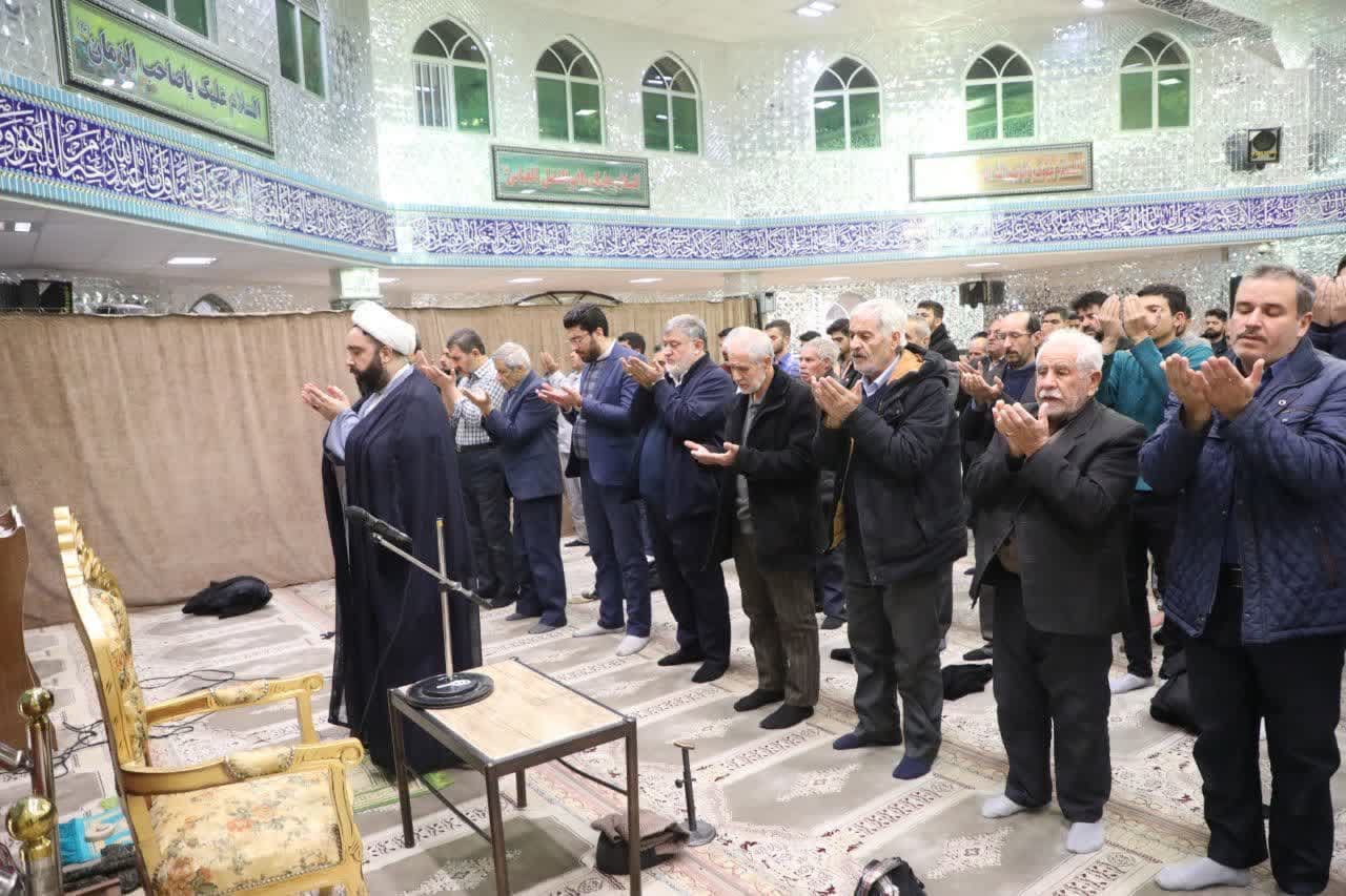 حضور استاندار آذربایجانغربی در جمع نمازگزاران مسجد حضرت ابوالفضل (ع) ارومیه + تصاویر