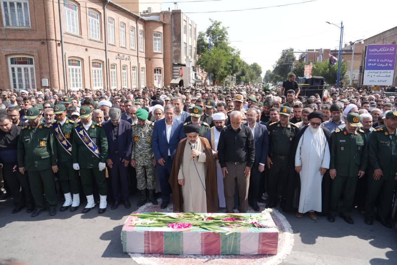 تشییع پیکر مطهر شهید جواد نارنجی در ارومیه + تصاویر