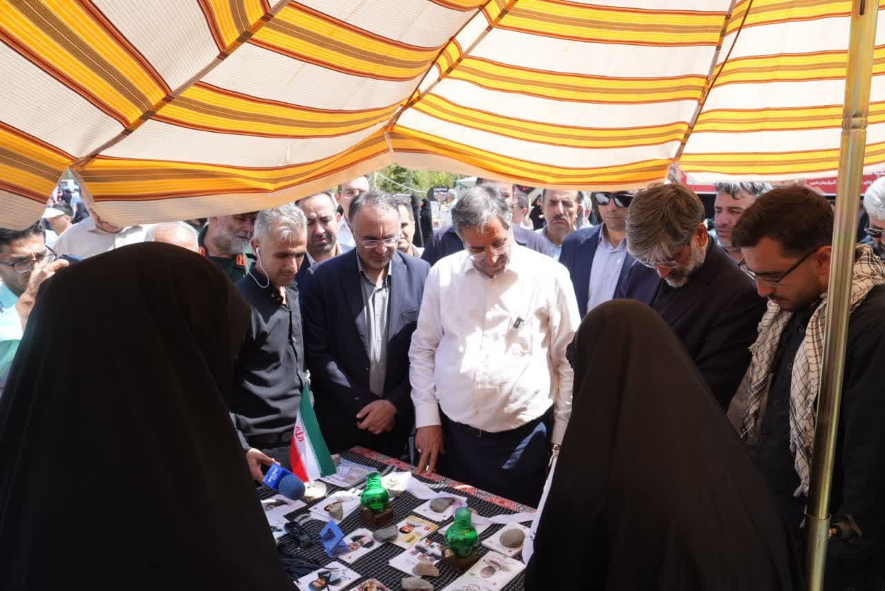 بازدید استاندار آذربایجانغربی از روند ارائه خدمات به زائران اربعین حسینی + تصاویر