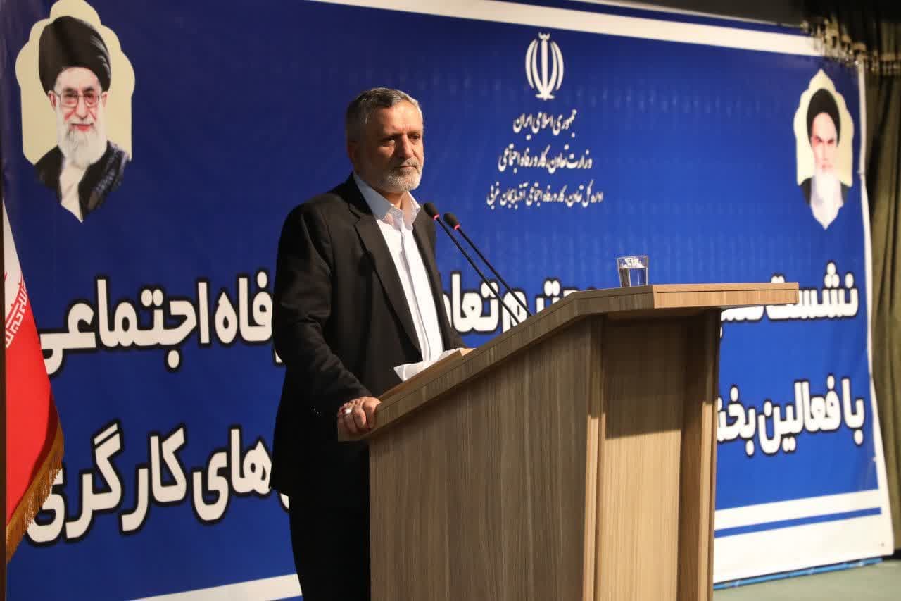 آلبوم تصویری / برگزاری نشست فعالین بخش تعاون، کار آفرینان و تشکل های کارگری آذربایجانغربی