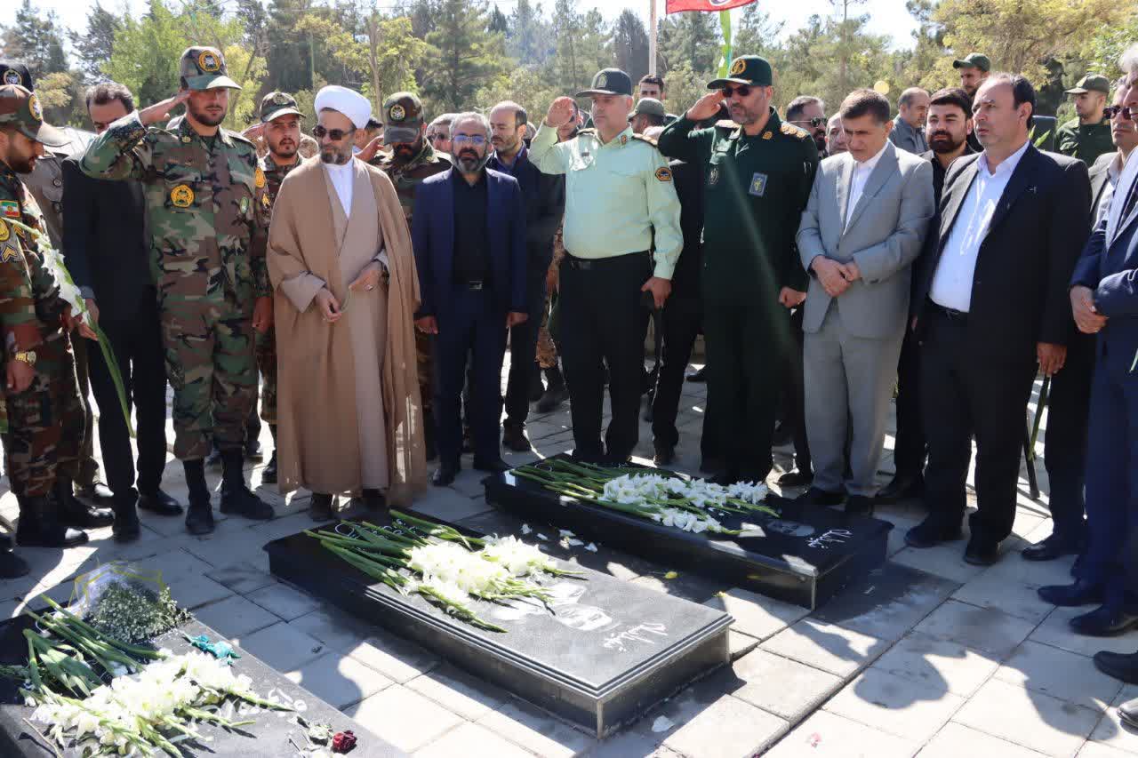 آلبوم تصویری / برگزاری مراسم میهمانی لالهها، عطرافشانی و گلباران مزار شهدا در ارومیه