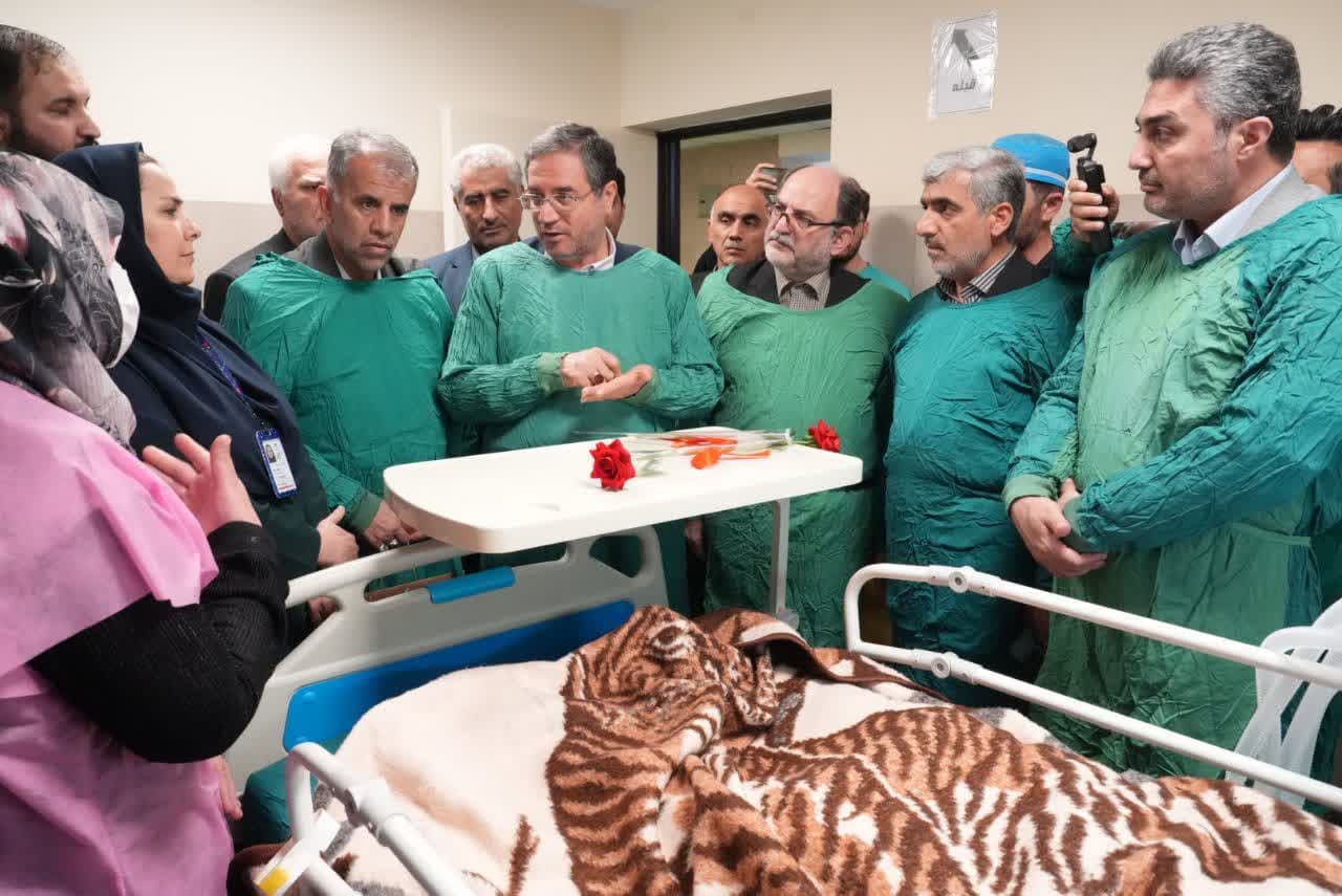 عیادت استاندار آذربایجانغربی و معاون وزیر آموزش و پرورش از دانشآموزان آسیبدیده حادثه سرویس مدرسه در ارومیه