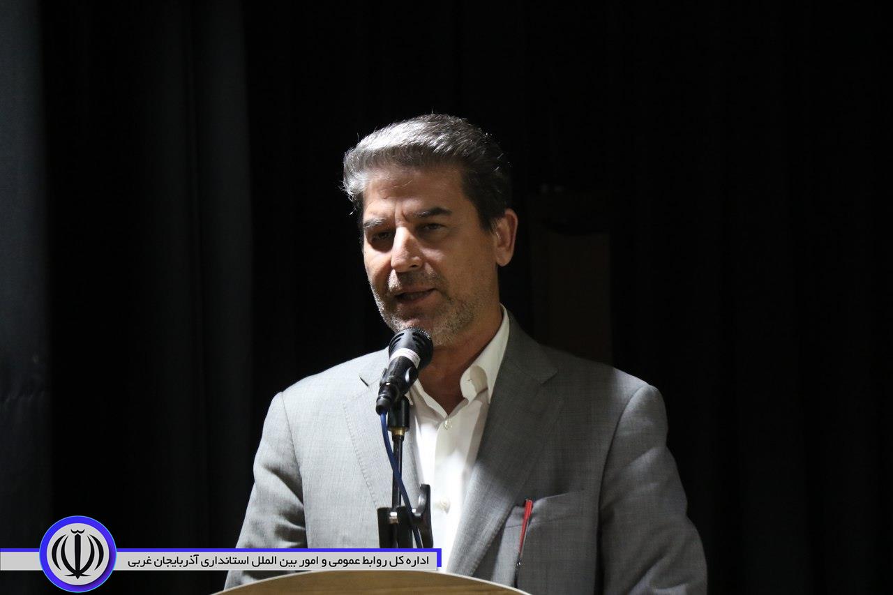 شاعران و سخن سرایان آگاه بسترساز تقویت وحدت ملی و انتقال دهنده والاترین ارزشهای انسانی به نسل های آینده هستند