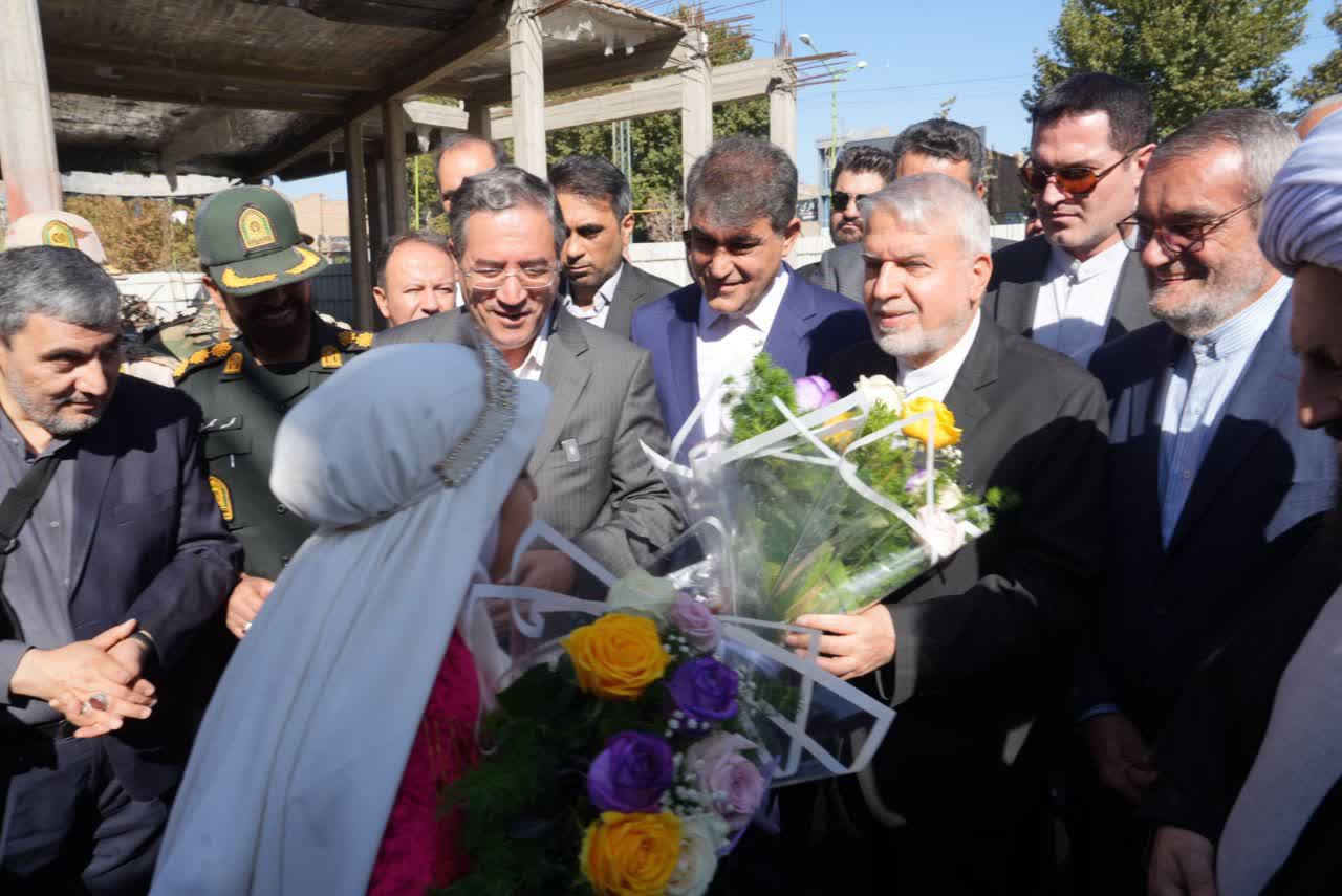 بازدید وزیر میراث فرهنگی و استاندار آذربایجانغربی از آرامگاه شمس تبریزی + تصاویر