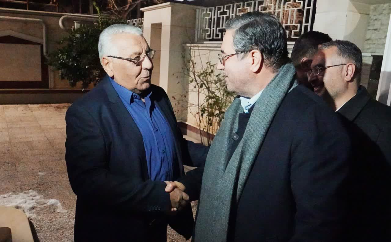 دیدار استاندار آذربایجان‌غربی با خانواده شهید ارمنی ساکو مجنونیانس + تصاویر