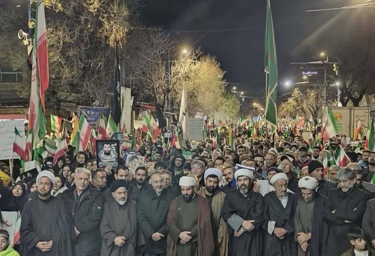 سی‌امین شب پاسداری مردم ارومیه از خیابان‌ها در تجمع شبانه مردمی + تصاویر