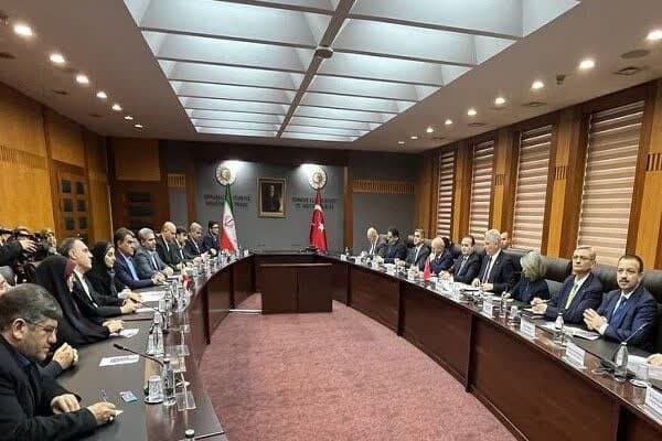 حضور استاندار آذربایجانغربی در نشست وزیر راه و شهرسازی کشورمان با وزیر تجارت ترکیه + تصاویر