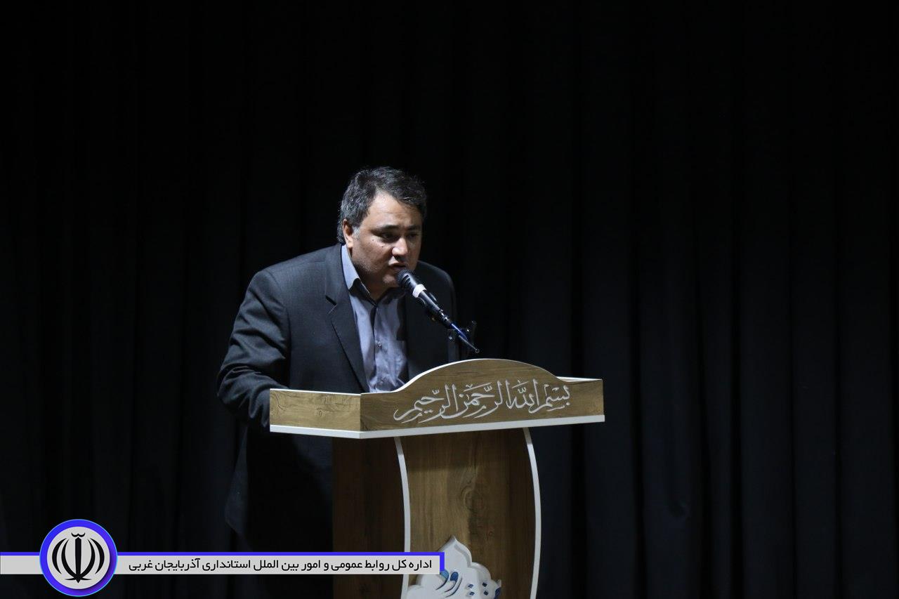 شاعران و سخن سرایان آگاه بسترساز تقویت وحدت ملی و انتقال دهنده والاترین ارزشهای انسانی به نسل های آینده هستند