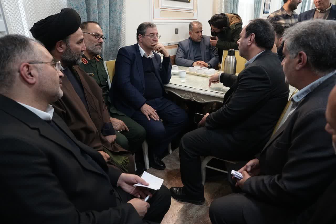 برگزاری نشست صمیمی استاندار آذربایجان‌غربی با خانواده‌های شهدا + تصاویر