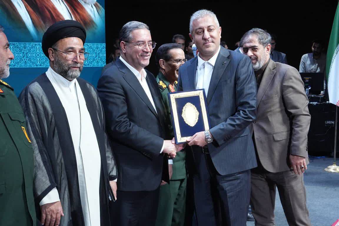 آلبوم تصویری / تجلیل از خدمتگزاران منتخب در جلسه شورای اداری آذربایجانغربی