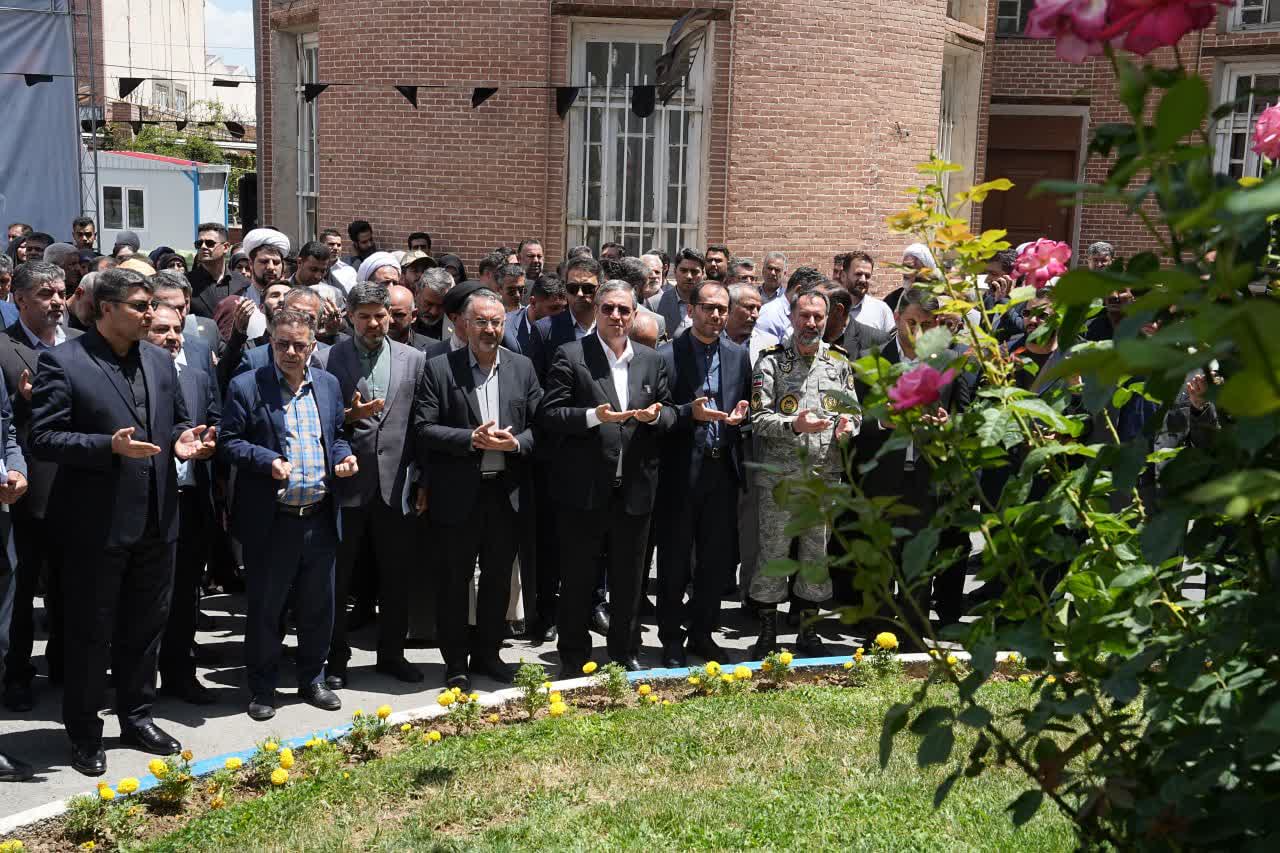 اهتزاز پرچم حسینی در ارومیه همزمان با آغاز ماه محرم + تصاویر