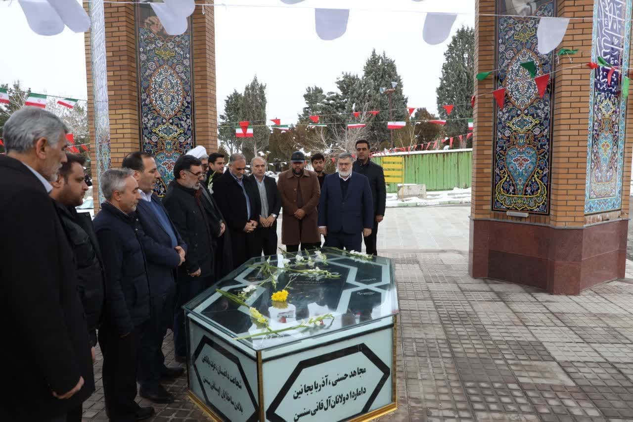 آلبوم تصویری / ادای احترام استاندار آذربایجانغربی به مقام شامخ شهدا