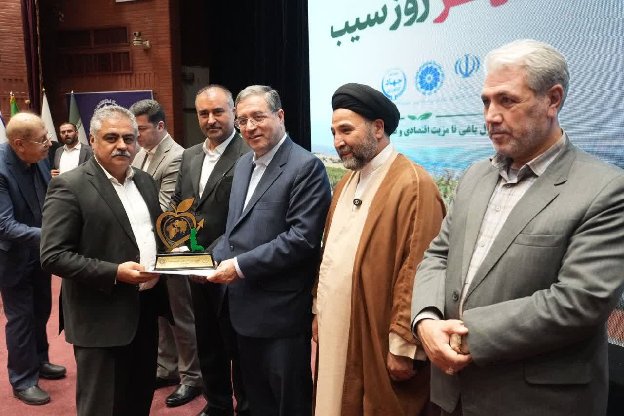 آلبوم تصویری / برگزاری نخستین همایش ملی روز سیب در ارومیه