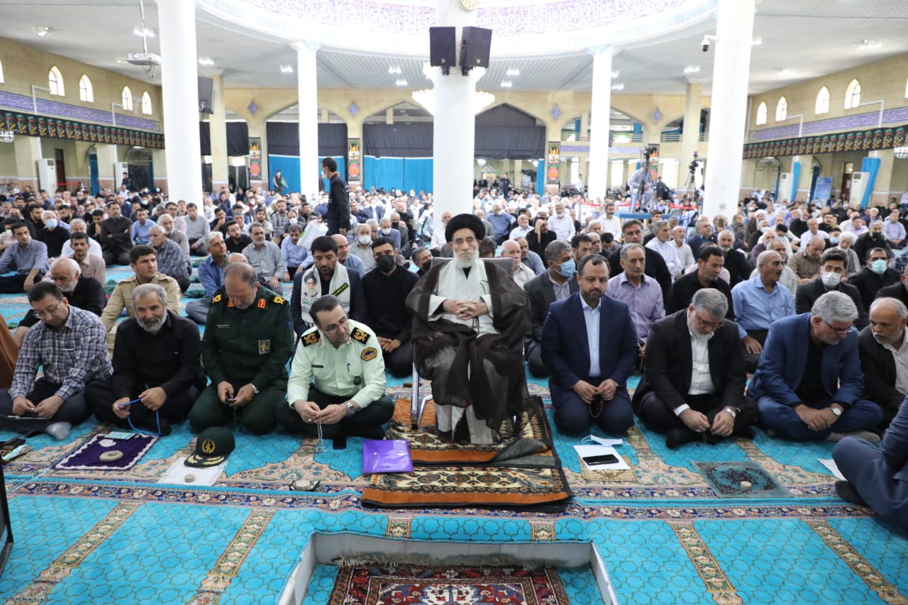 آلبوم تصویری / حضور وزیر اقتصاد و دارایی و استاندار آذربایجان غربی در نماز جمعه ارومیه