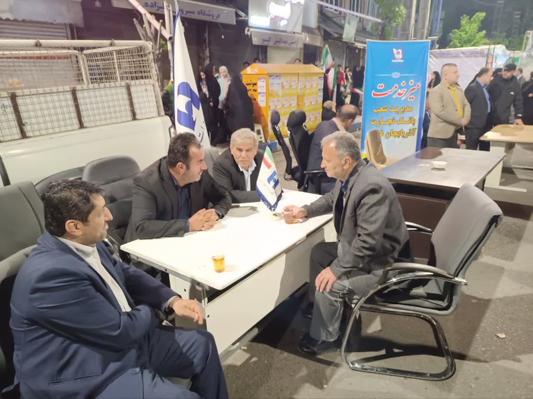 حضور مدیران اقتصادی و بانکی آذربایجانغربی در میز خدمت رزمگاههای شبانه ارومیه + تصاویر