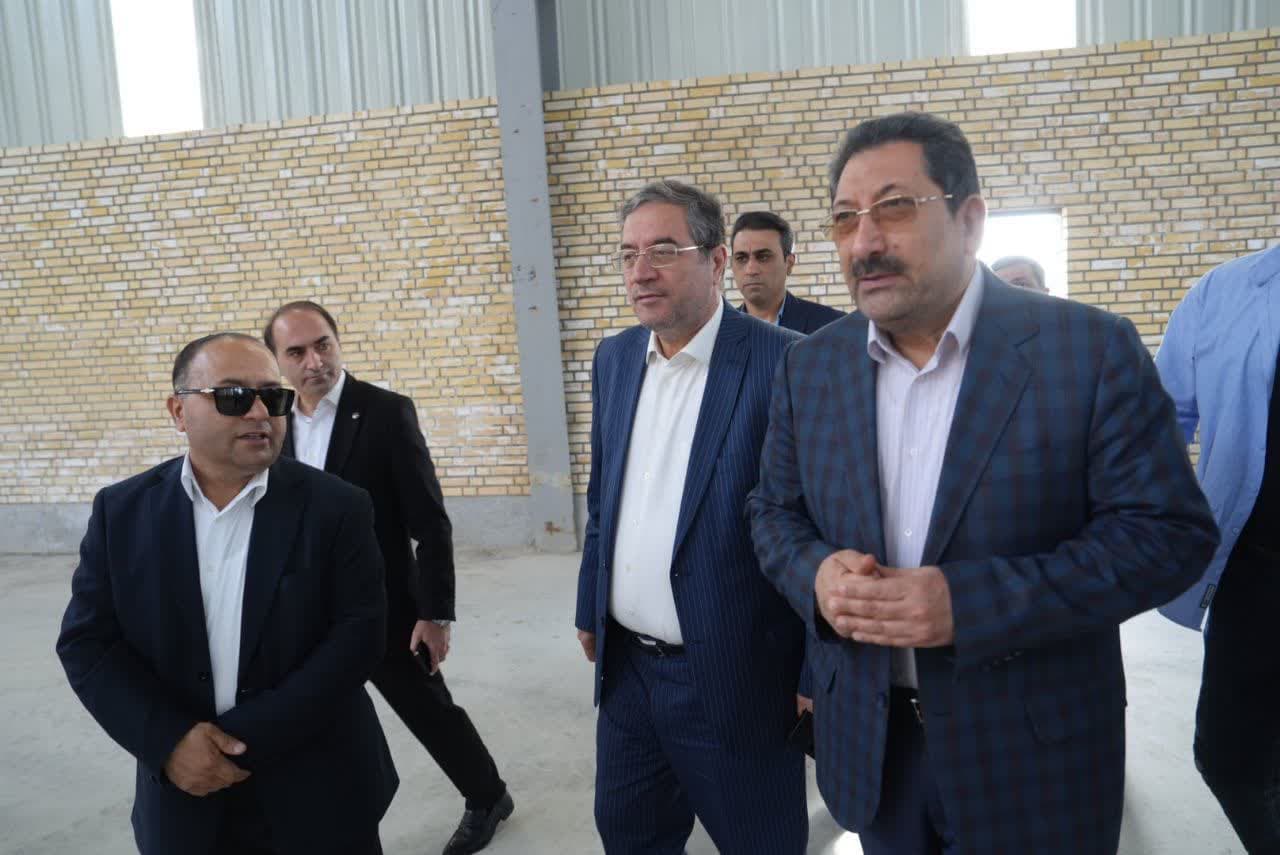 بازدید وزیر صمت و استاندار آذربایجانغربی از پروژه در حال احداث اروم شیشه ساچی در ارومیه + تصاویر