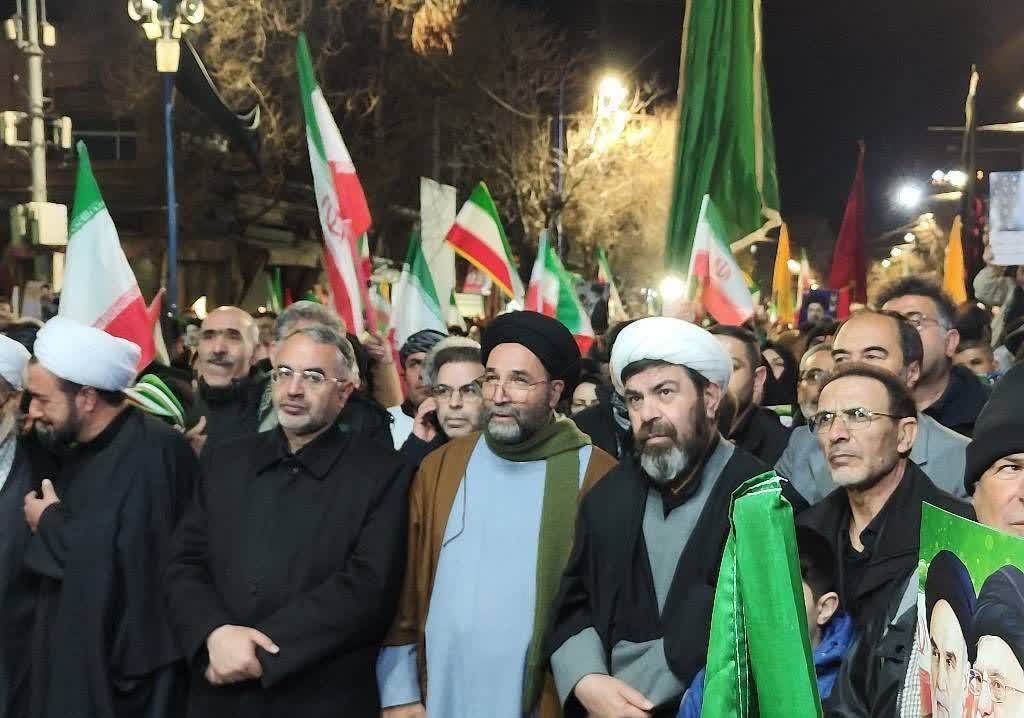 تداوم تجمع شبانه و خروش استکبارستیزی مردم ارومیه