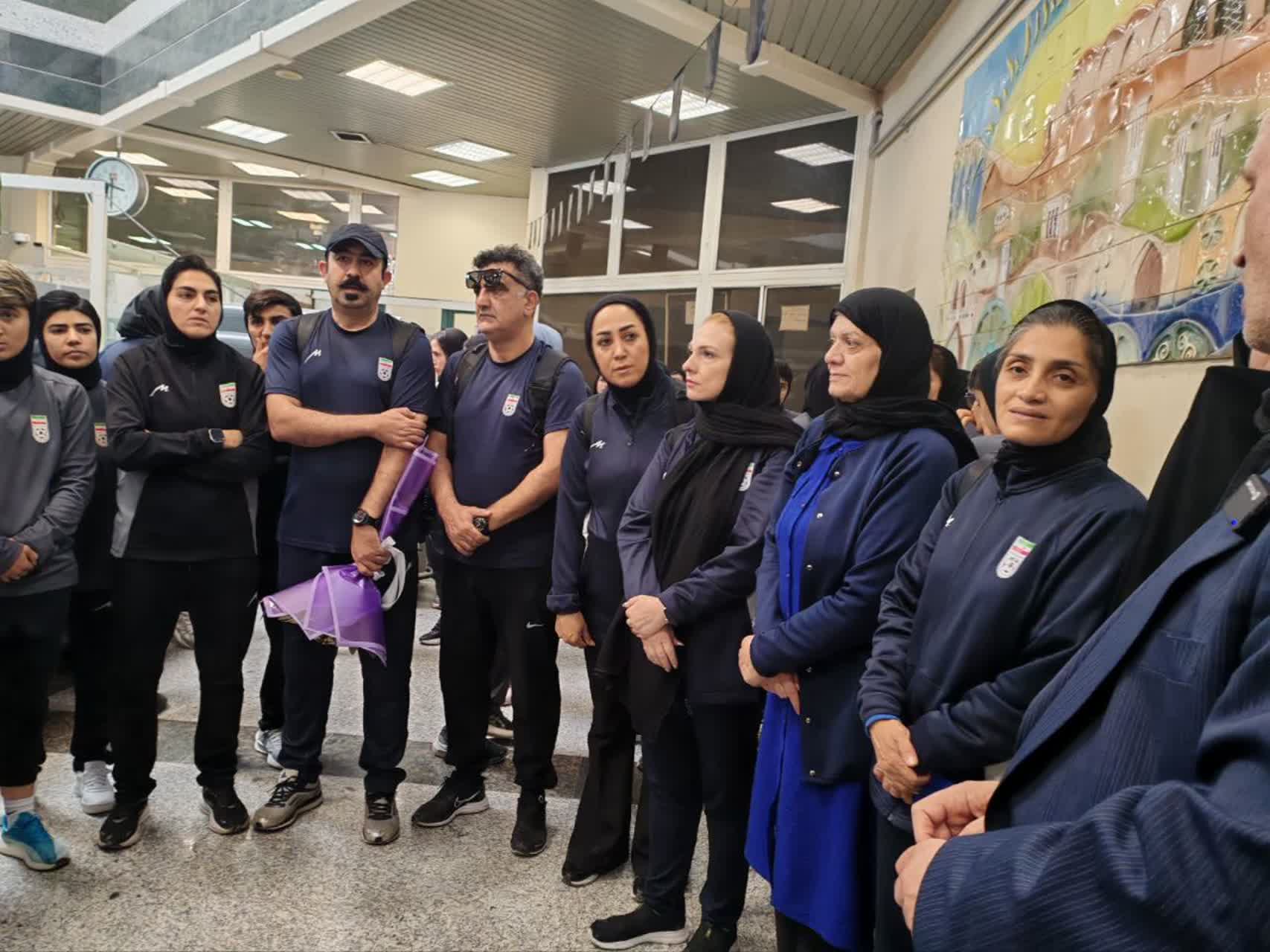 ورود کاروان تیم ملی فوتبال بانوان ایران به آذربایجان‌غربی + تصاویر