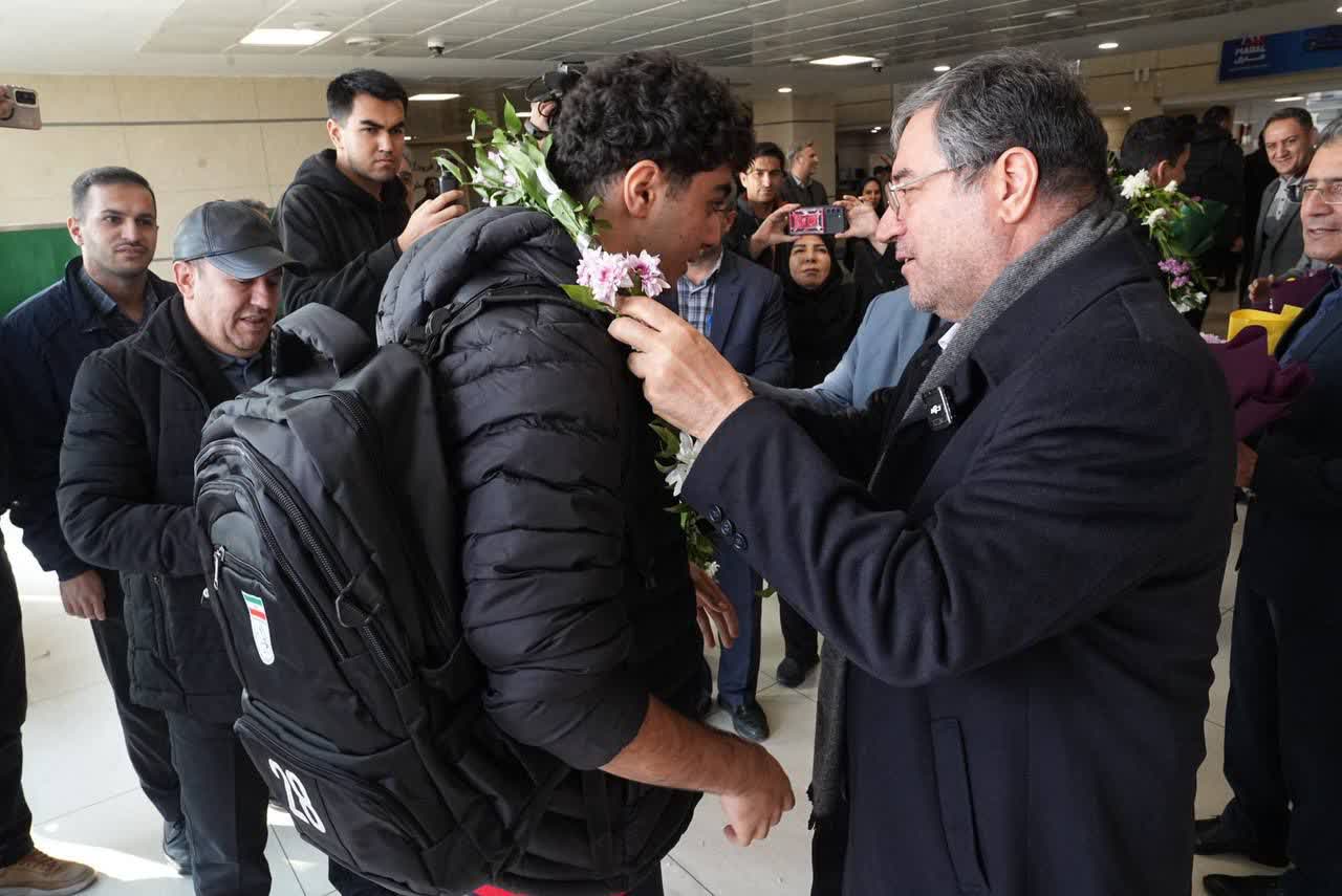 استقبال استاندار آذربایجان‌غربی از قهرمانان والیبال دانش‌آموزی ایران + تصاویر