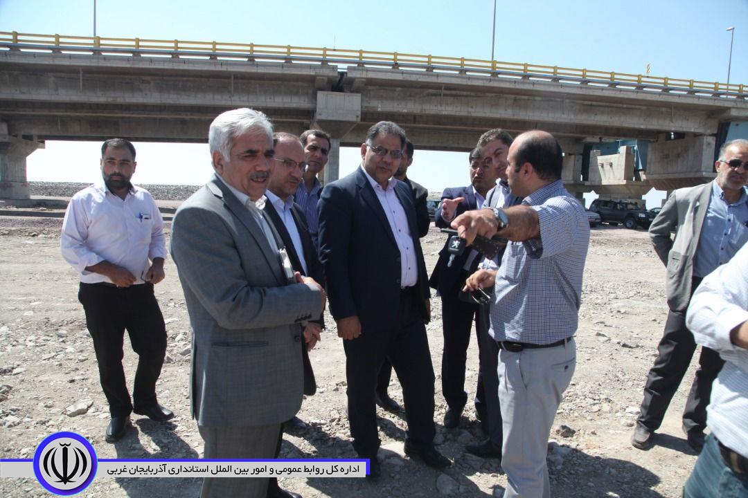 بازدید معاونین استانداراز مراحل ساماندهی میانگذر دریاچه ارومیه
